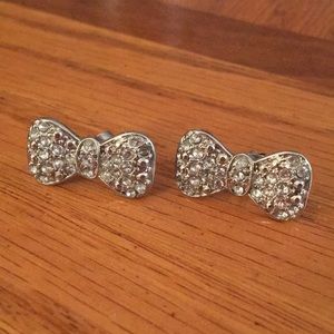 Gorgeous crystal bow earrings ✨